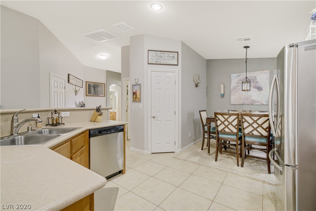 4532 Silverwind Road North Las Vegas, NV 89031 - Photo 8 of 29 Gallery Image 8