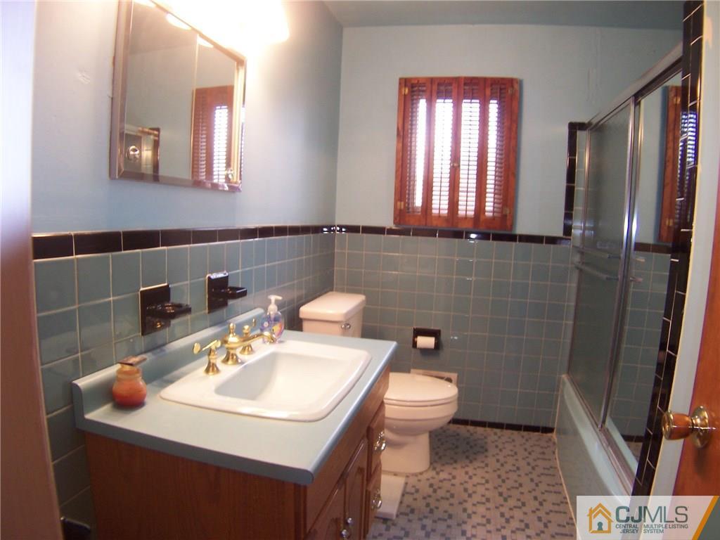 59 Preston Road Colonia, NJ 07067 - Photo 10 of 12 Gallery Image 10