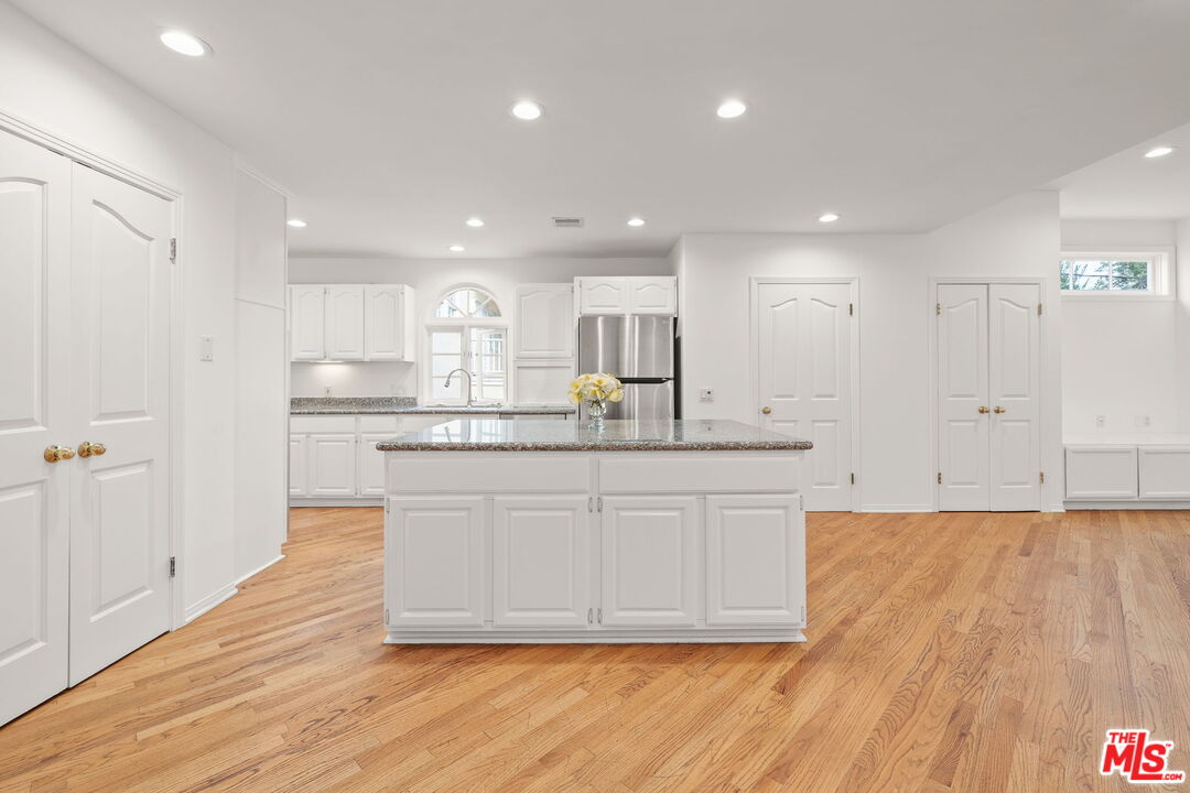 10384 Northvale Road Los Angeles, CA 90064 - Photo 11 of 41