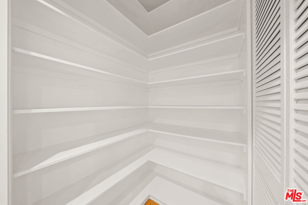 10384 Northvale Road Los Angeles, CA 90064 - Photo 16 of 41