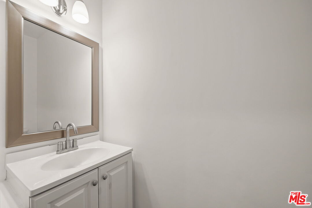 10384 Northvale Road Los Angeles, CA 90064 - Photo 18 of 41