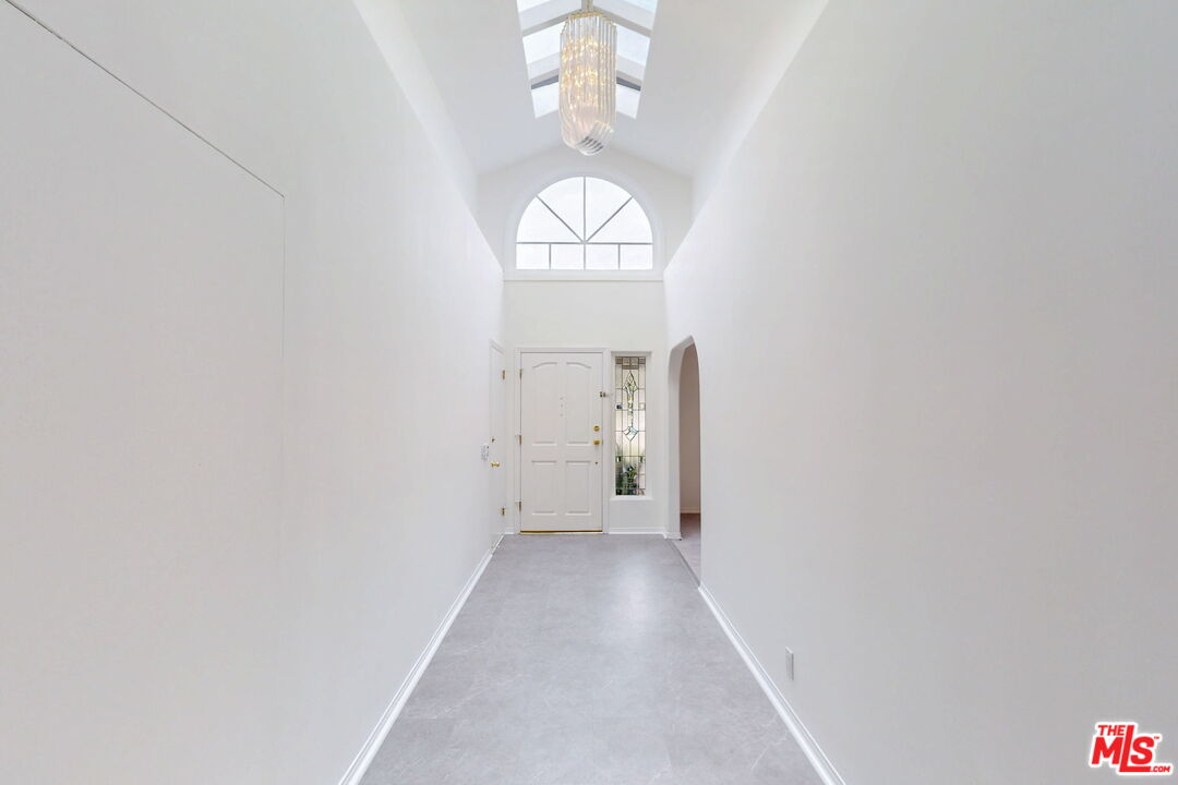 10384 Northvale Road Los Angeles, CA 90064 - Photo 3 of 41