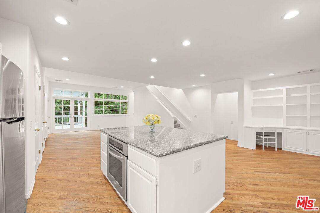 10384 Northvale Road Los Angeles, CA 90064 - Photo 10 of 41