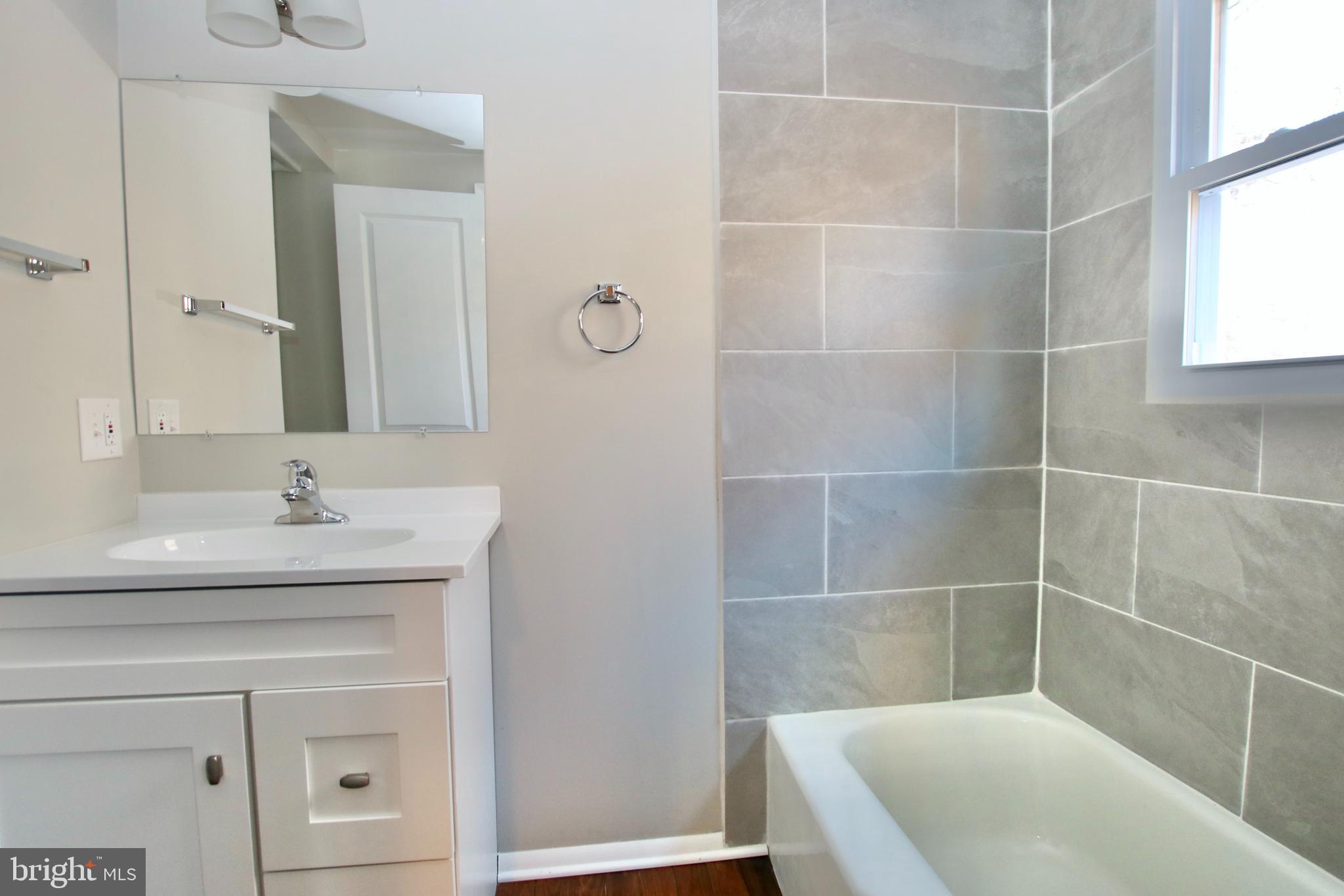 3373 Slate Mills Road Sperryville, VA 22740 - Photo 14 of 25 Full Bath with Tub/Shower Combo