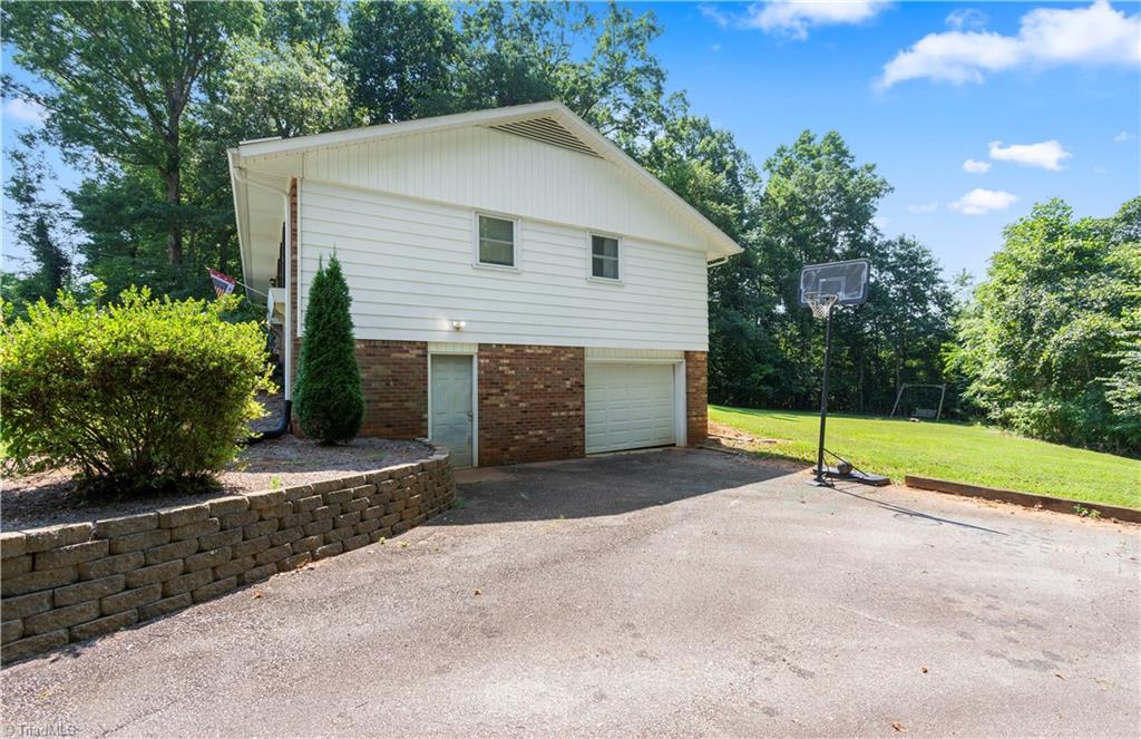 3400 Wide Country Road Pfafftown, NC 27040 - Photo 18 of 19 Gallery Image 18