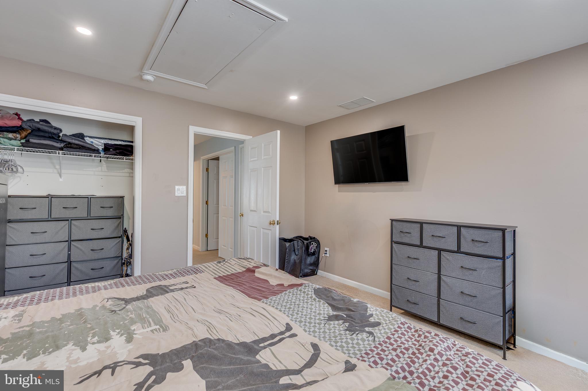 420 Tuckerton Road Medford, NJ 08055 - Photo 38 of 47 Cozy bedroom with modern amenities.