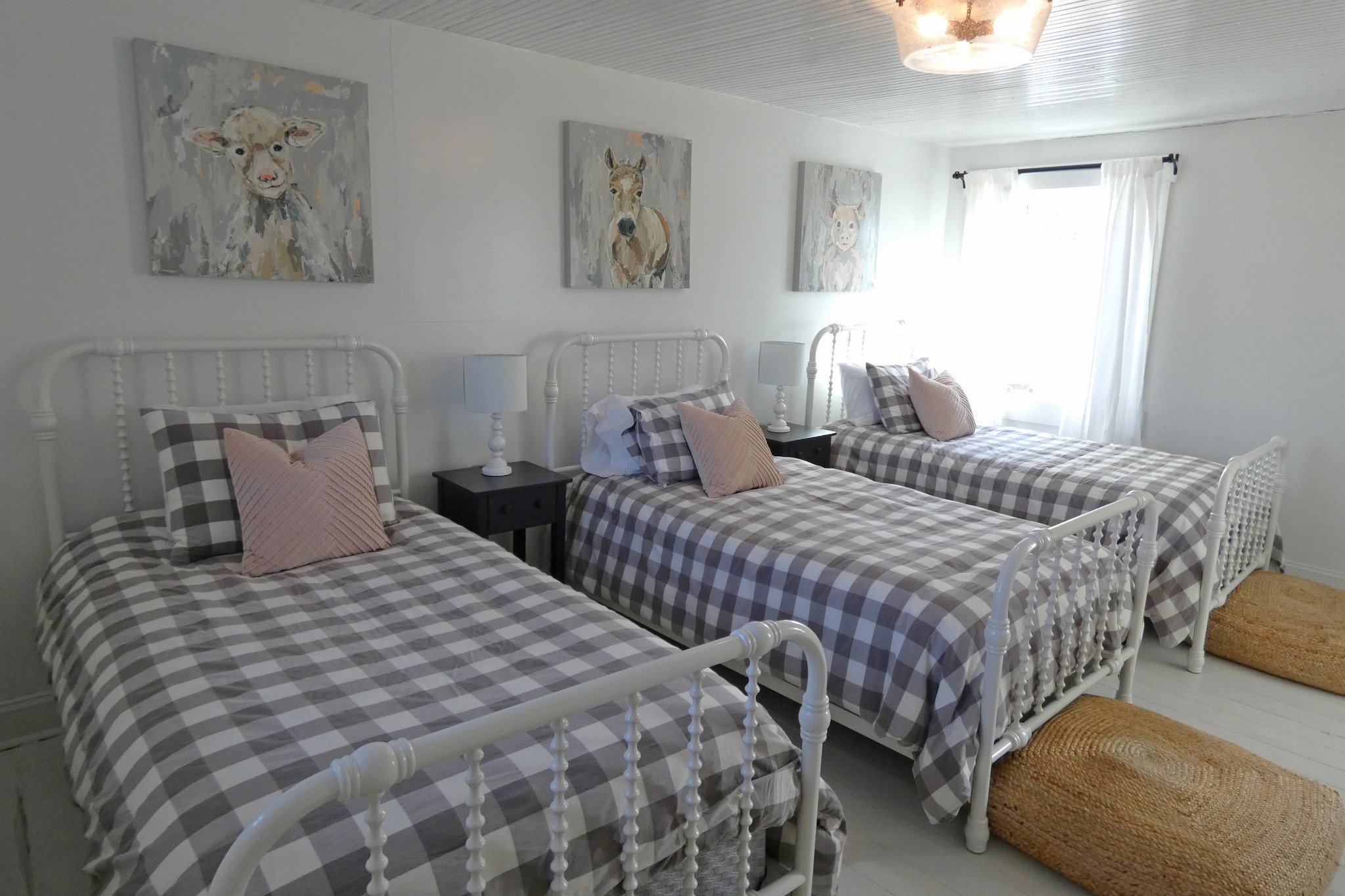 2060 Luther Herald Road Franklin, KY 42134 - Photo 20 of 58 a bedroom with two beds and painting on the wall