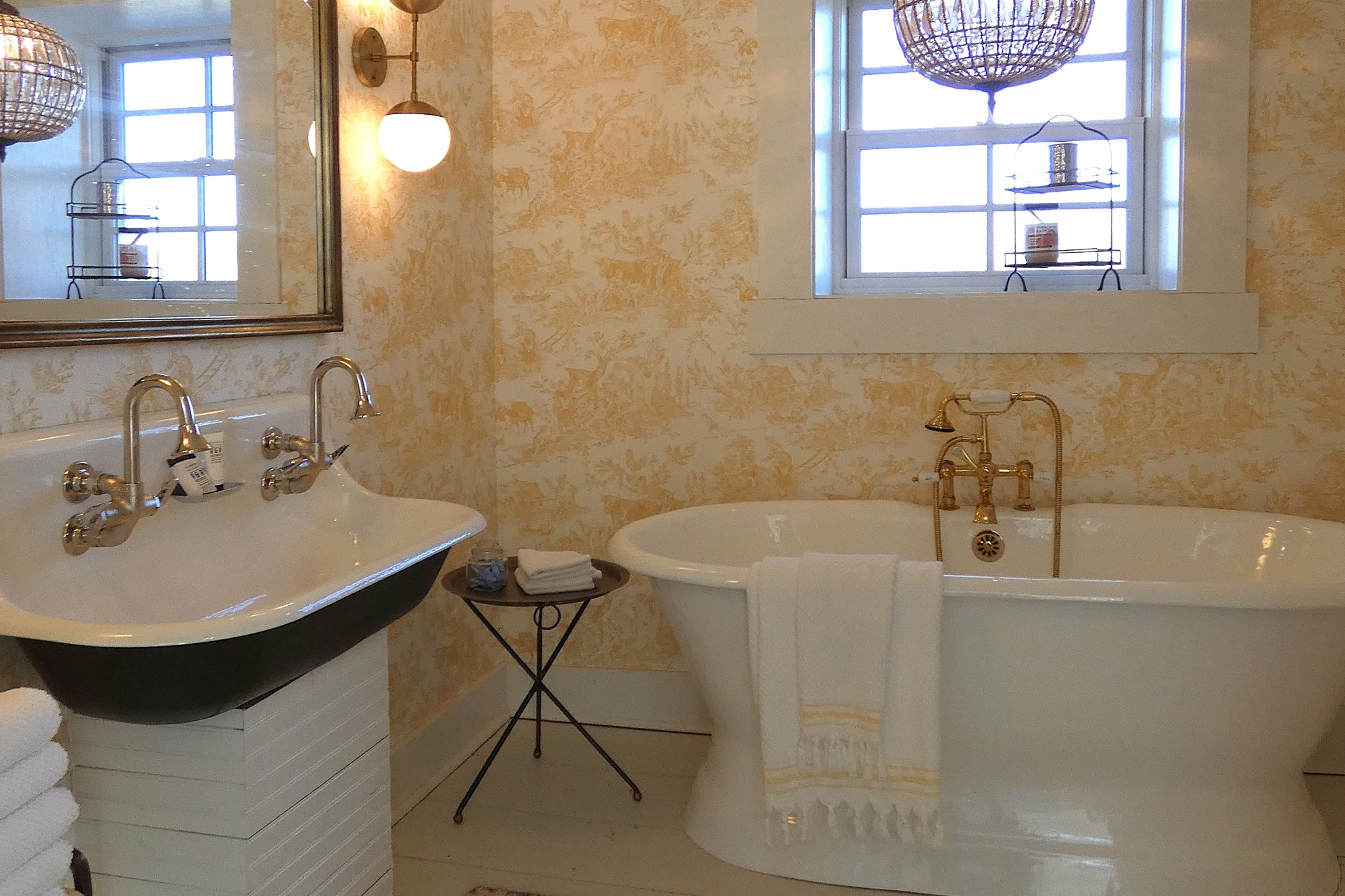 2060 Luther Herald Road Franklin, KY 42134 - Photo 25 of 58 a bathroom with a sink and a bathtub