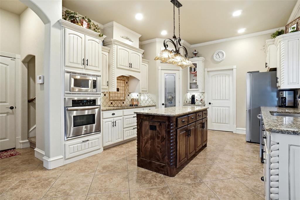 124 Carnes Court Springtown, TX 76082 - Photo 15 of 40