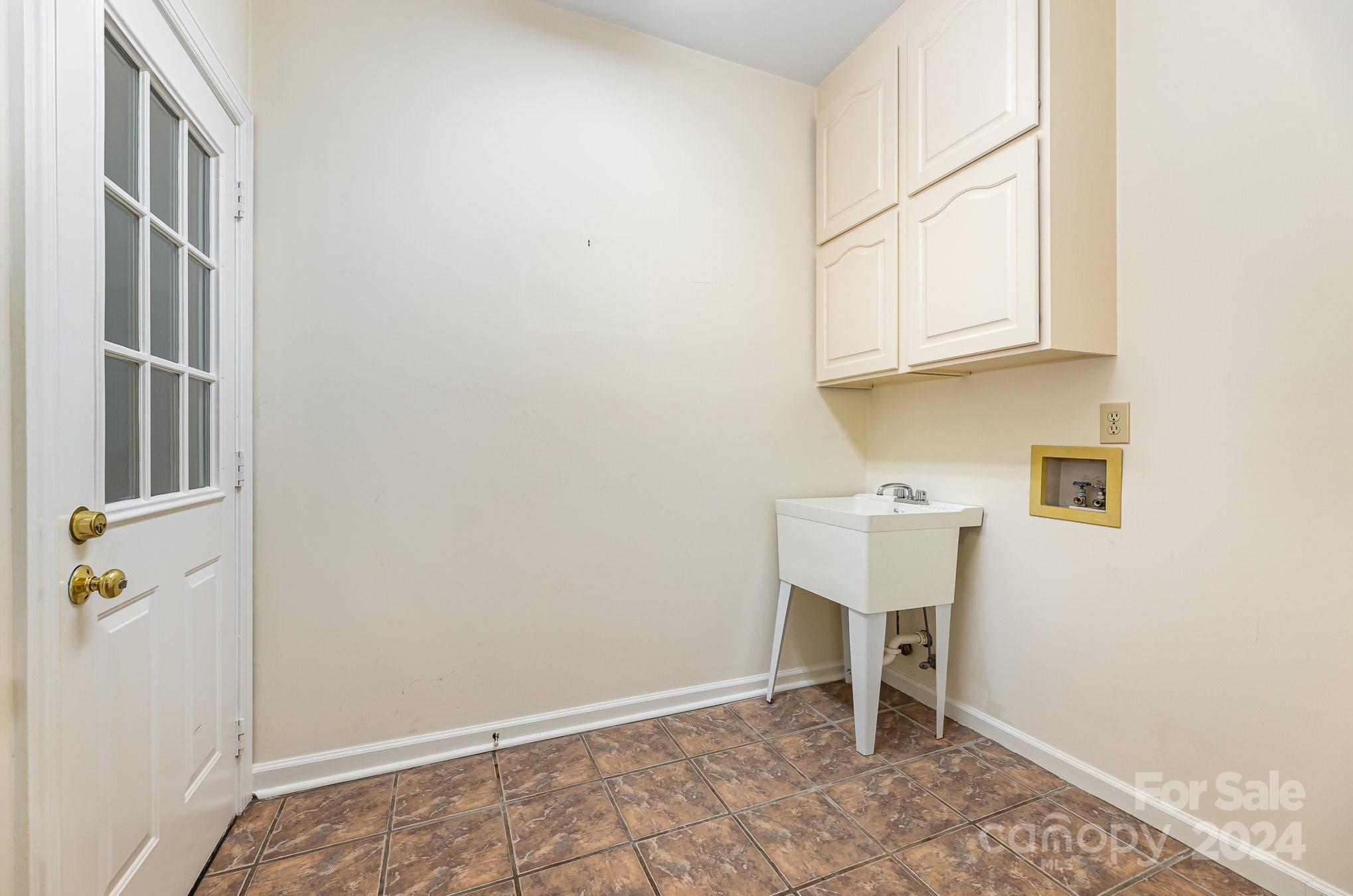 127 Polo Drive Salisbury, NC 28144 - Photo 12 of 31 a view of an empty room with cabinet and a window