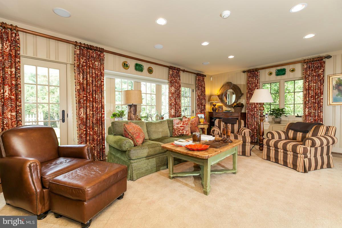7900 Ruxwood Road Baltimore, MD 21204 - Photo 12 of 30 Family Room