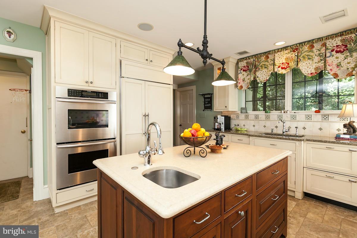 7900 Ruxwood Road Baltimore, MD 21204 - Photo 10 of 30 Kitchen