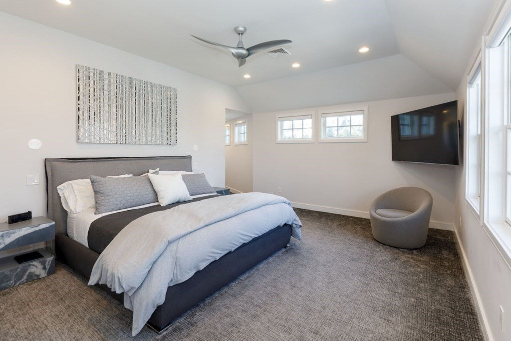 15 Inis Circle Newton, MA 02465 - Photo 13 of 25