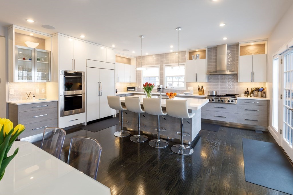 15 Inis Circle Newton, MA 02465 - Photo 3 of 25