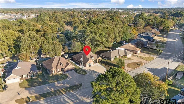 an aerial view of a house with yard sitting space and garden view