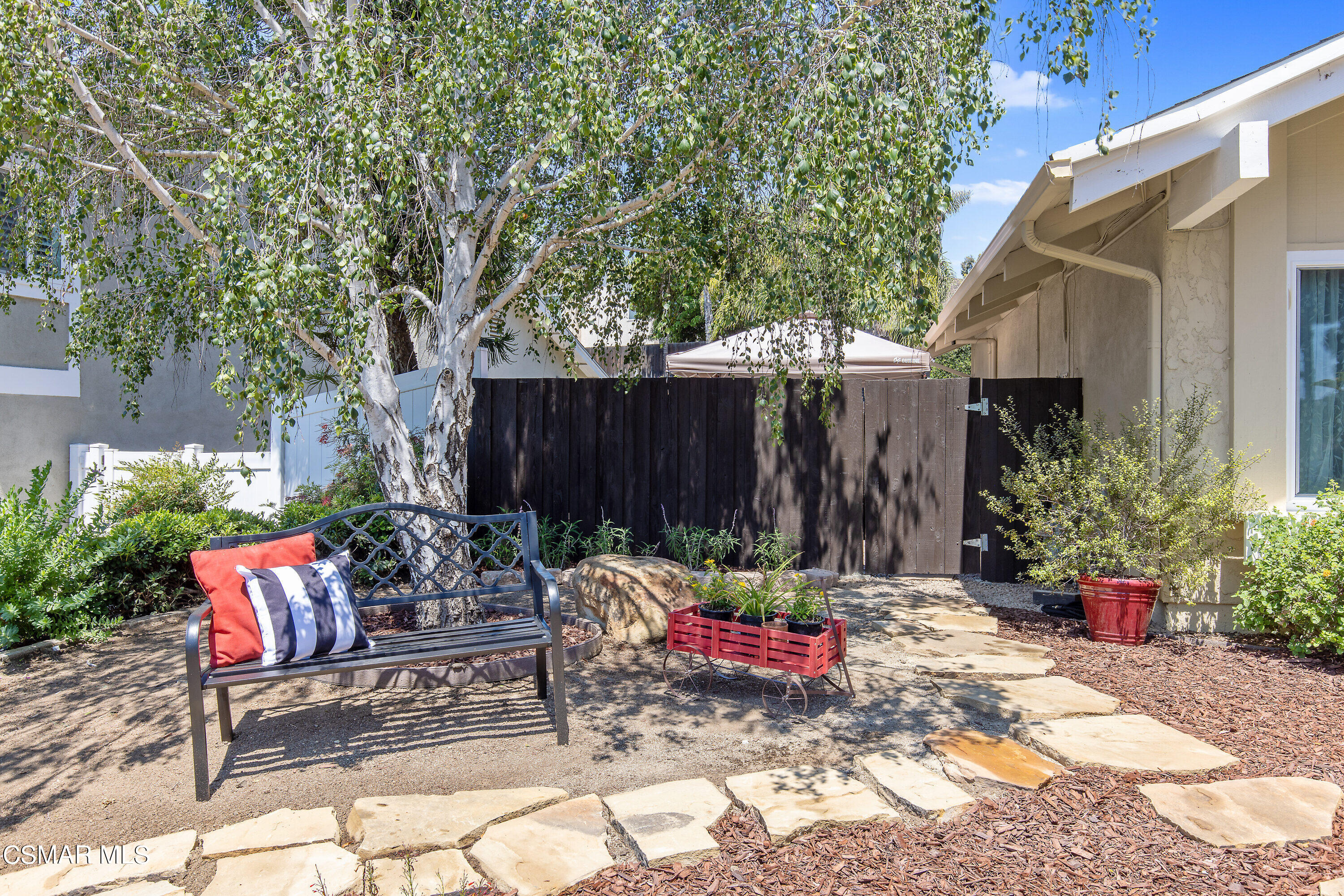 3049 Westridge Circle Thousand Oaks, CA 91360 - Photo 10 of 62 a view of a chairs and tables in the patio