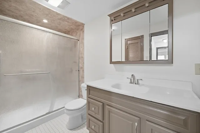 $285,000 | 700 Robbins Avenue, Unit 6, Dracut, MA 01826