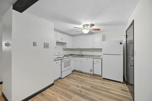 $285,000 | 700 Robbins Avenue, Unit 6, Dracut, MA 01826