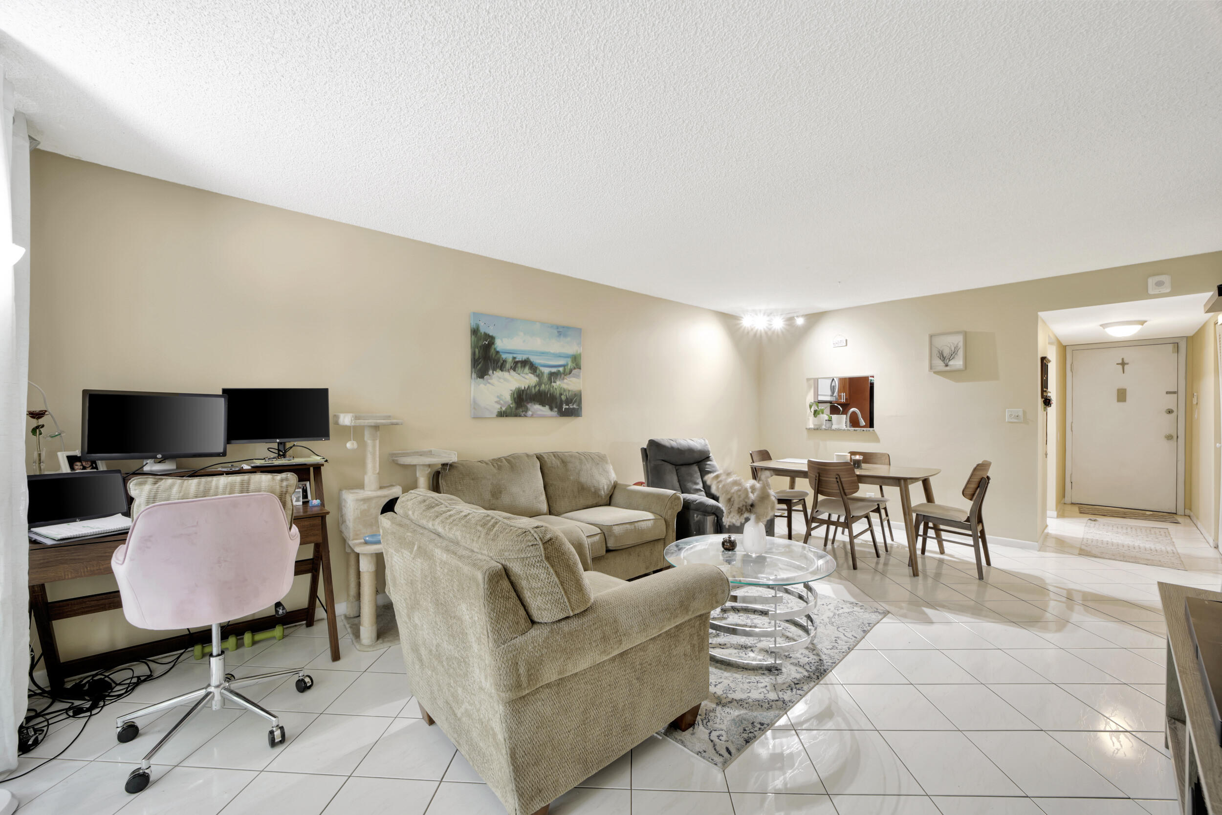 7850 West McNab Road, Unit 318 Tamarac, FL 33321 - Photo 11 of 41 Liv Rm 4