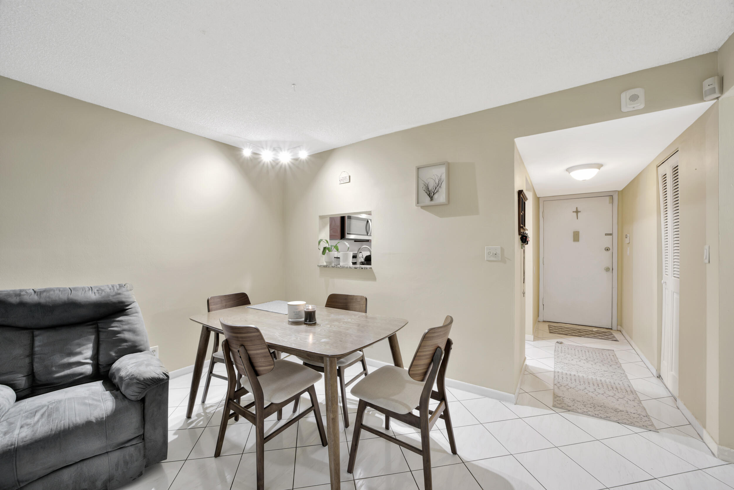 7850 West McNab Road, Unit 318 Tamarac, FL 33321 - Photo 12 of 41 Dinning Area