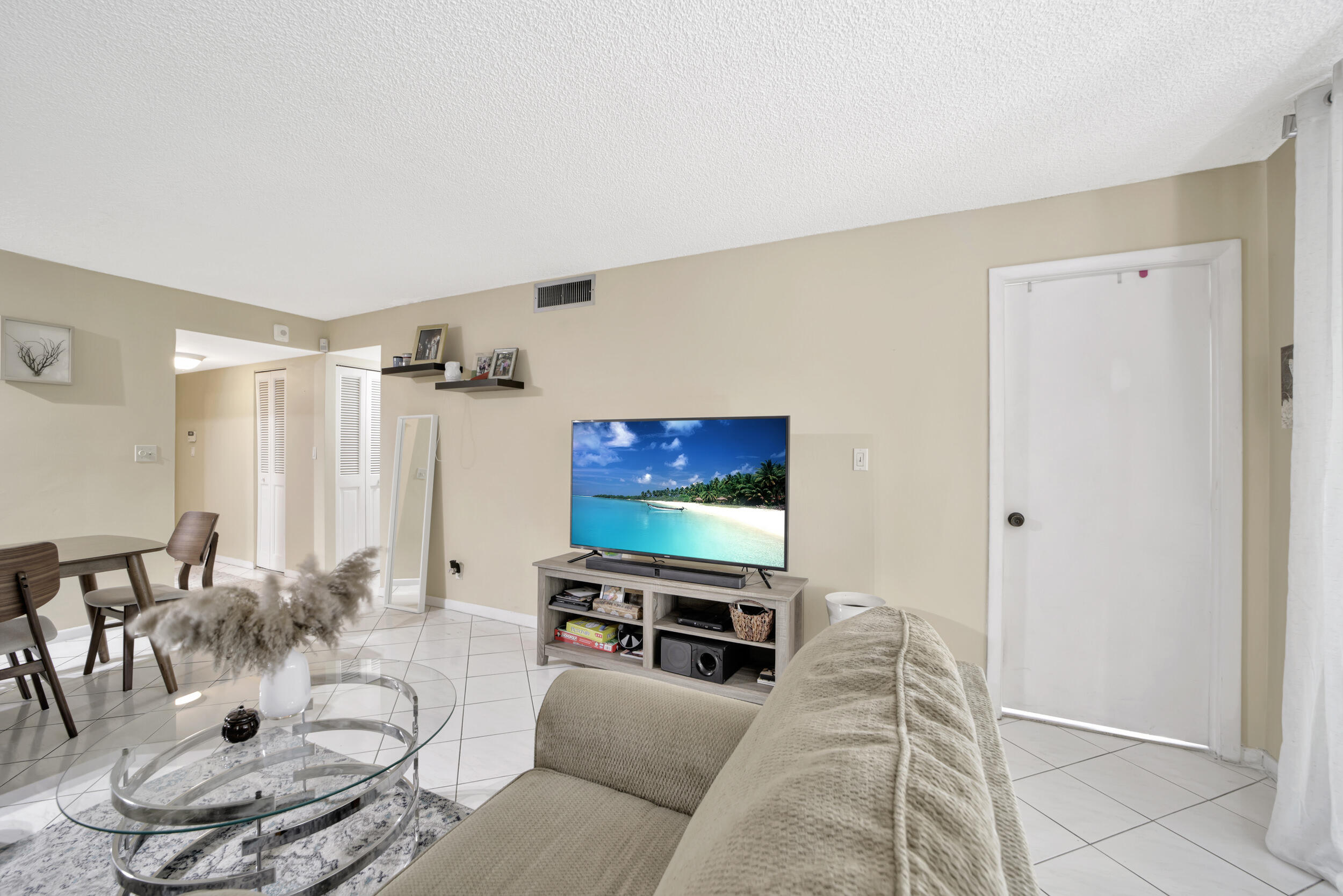 7850 West McNab Road, Unit 318 Tamarac, FL 33321 - Photo 13 of 41 Liv Rm 5