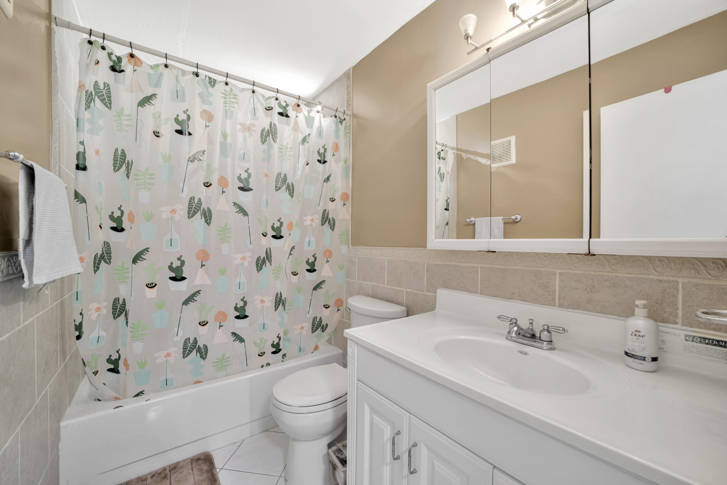 7850 West McNab Road, Unit 318 Tamarac, FL 33321 - Photo 24 of 41 2nd Bath 2