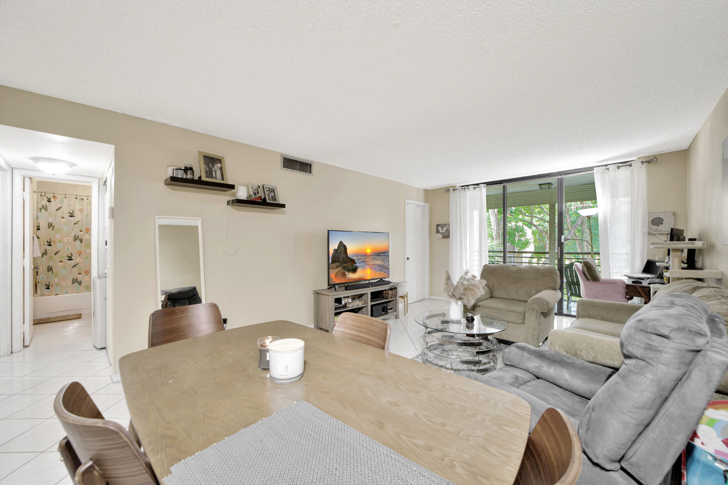 7850 West McNab Road, Unit 318 Tamarac, FL 33321 - Photo 10 of 41 Liv Rm 2
