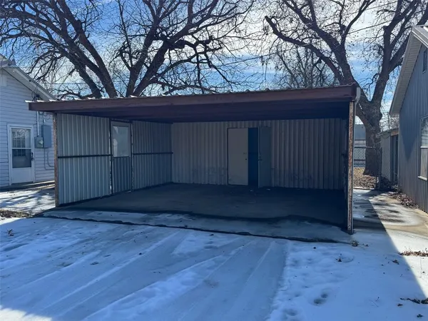 $74,900 | 611 North Stratton Street, Seymour, TX 76380