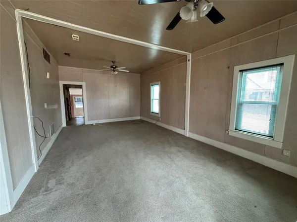$74,900 | 611 North Stratton Street, Seymour, TX 76380