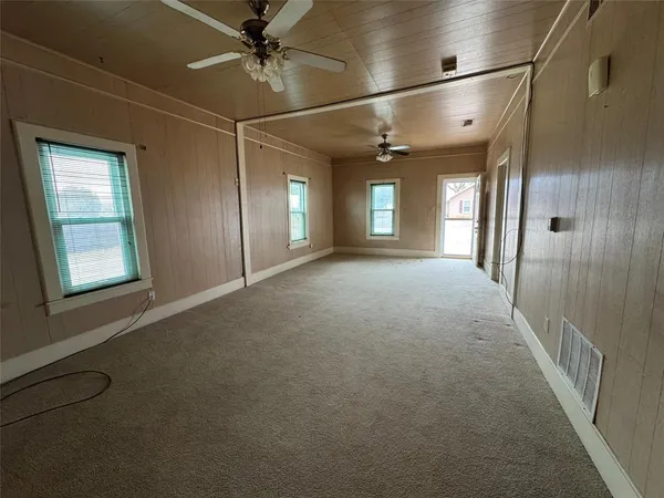 $74,900 | 611 North Stratton Street, Seymour, TX 76380