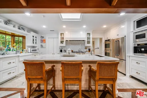 $4,295,000 | 9921 Toluca Lake Avenue, Toluca Lake, CA 91602