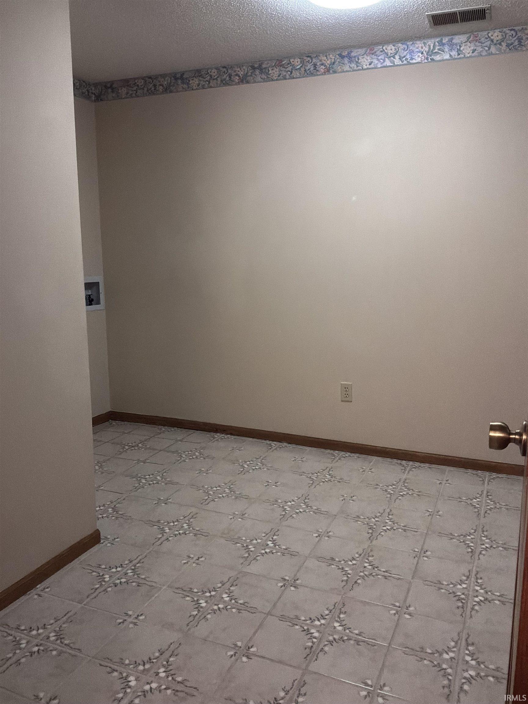 11527 Rio Vista Avenue Leo, IN 46765 - Photo 7 of 32