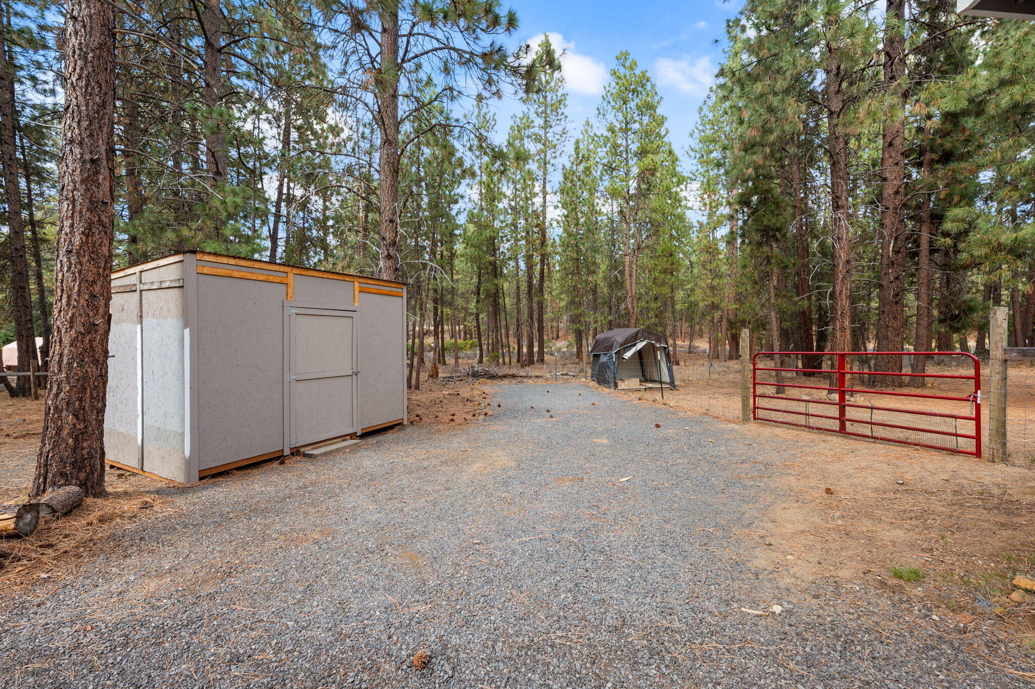 60026 Turquoise Road Bend, OR 97702 - Photo 40 of 49 Additional parking area as well.