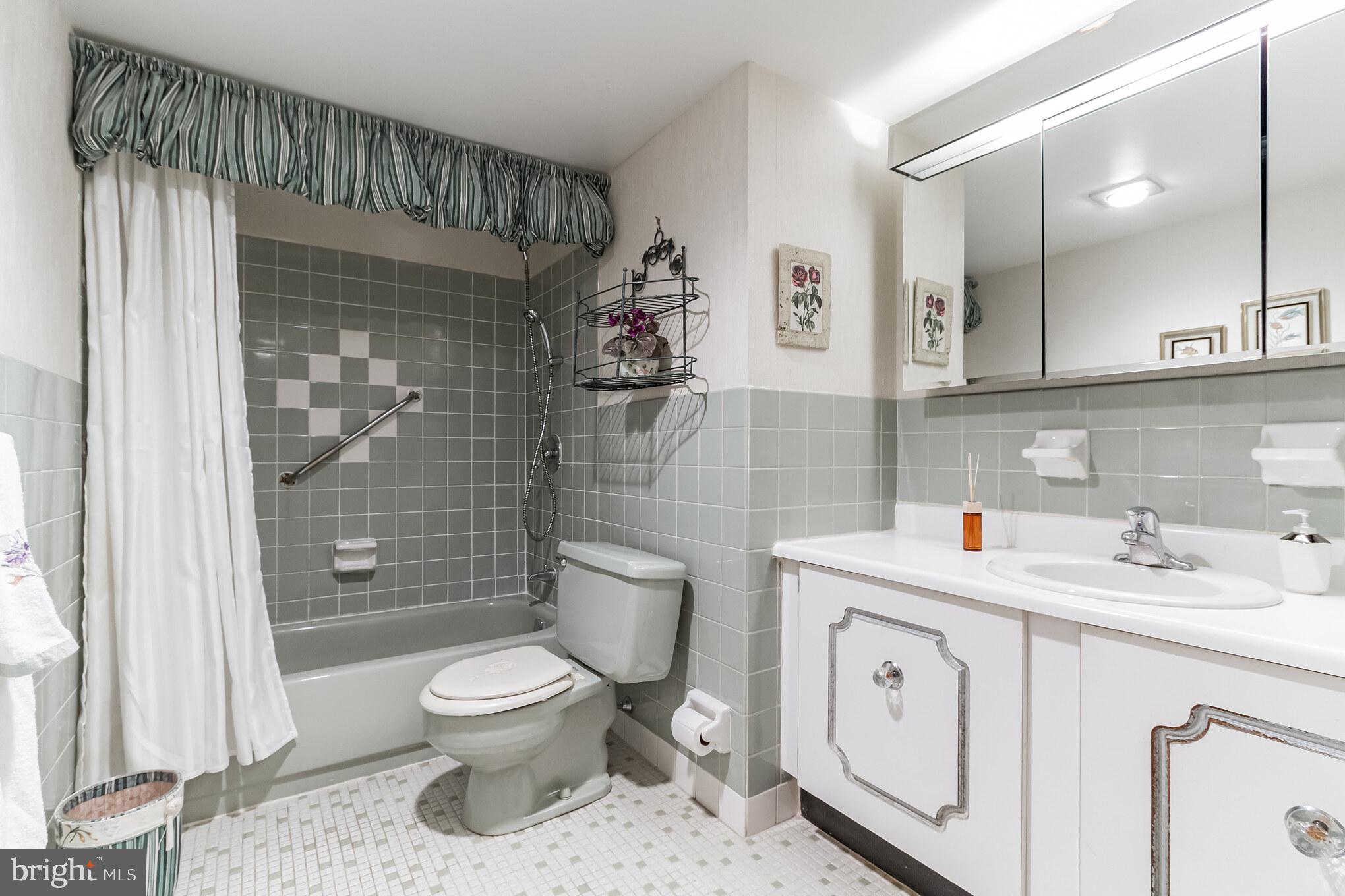 8922 Krewstown Road, Unit 203 Philadelphia, PA 19115 - Photo 10 of 14 Gallery Image 10