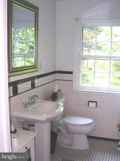 212 North Tyrone Road Baltimore, MD 21212 - Photo 16 of 24 Bath #1