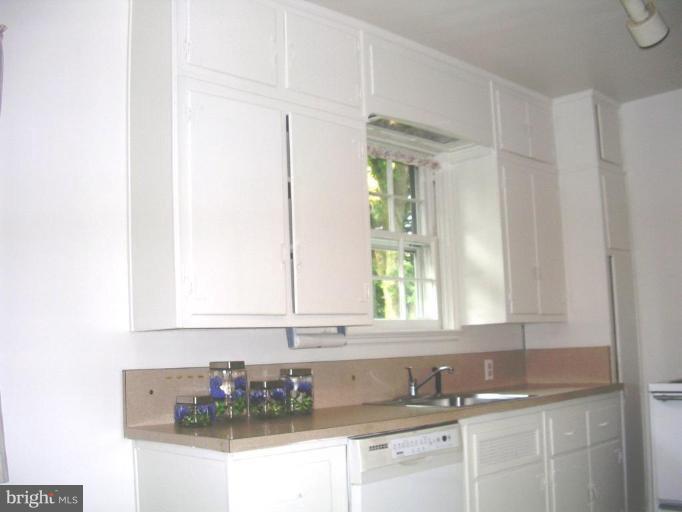 212 North Tyrone Road Baltimore, MD 21212 - Photo 20 of 24 Kitchen
