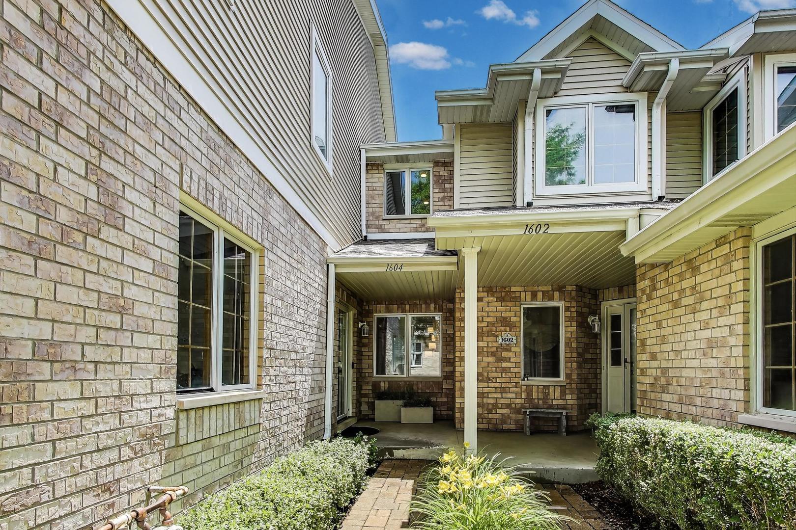 1604 Park Ridge Point Park Ridge, IL 60068 - Photo 2 of 33