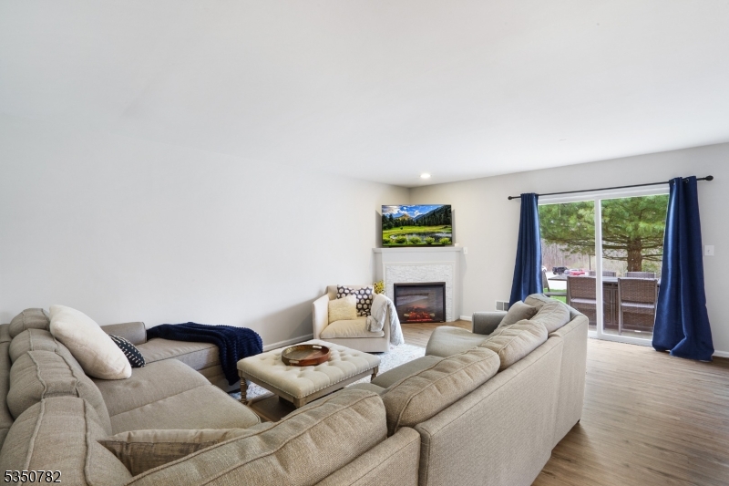 29 Winding Way Hamburg, NJ 07419 - Photo 4 of 17