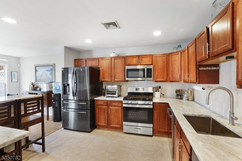 29 Winding Way Hamburg, NJ 07419 - Photo 6 of 17