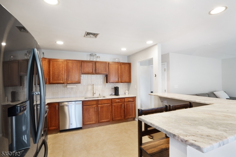 29 Winding Way Hamburg, NJ 07419 - Photo 7 of 17