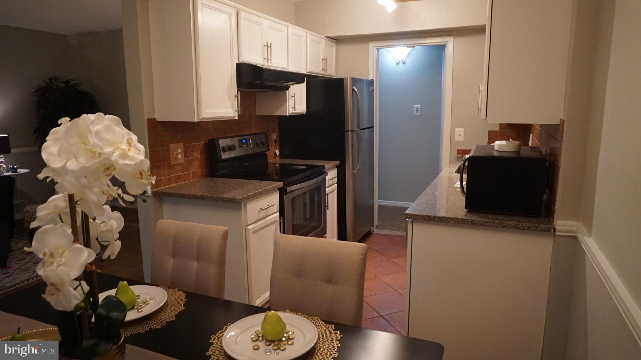 2214 Castle Rock Square, Unit 2B Reston, VA 20191 - Photo 10 of 26 Kitchen