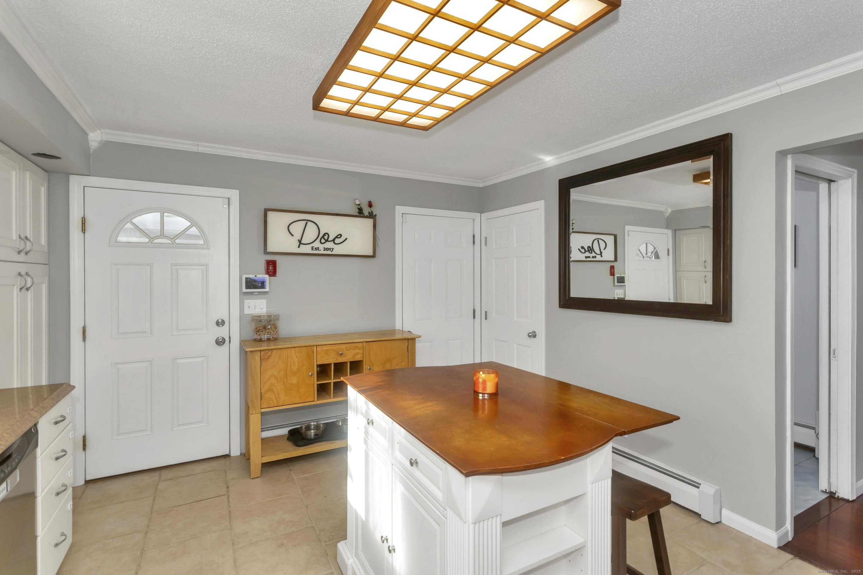 21 Brentwood Street Springfield, MA 01108 - Photo 15 of 40 a room with table and chair