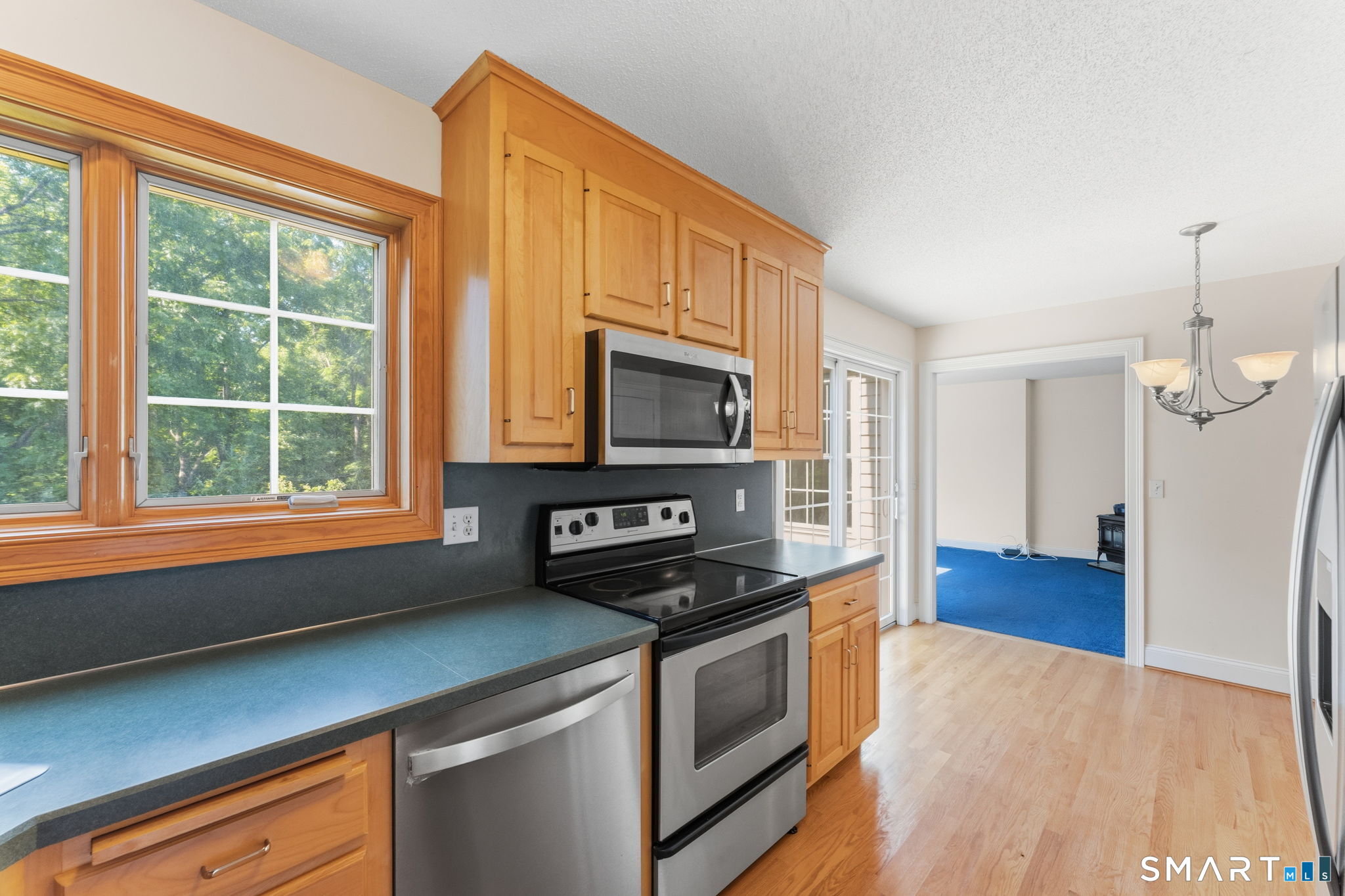 12 Juniper Road Bloomfield, CT 06002 - Photo 11 of 40 Gallery Image 11