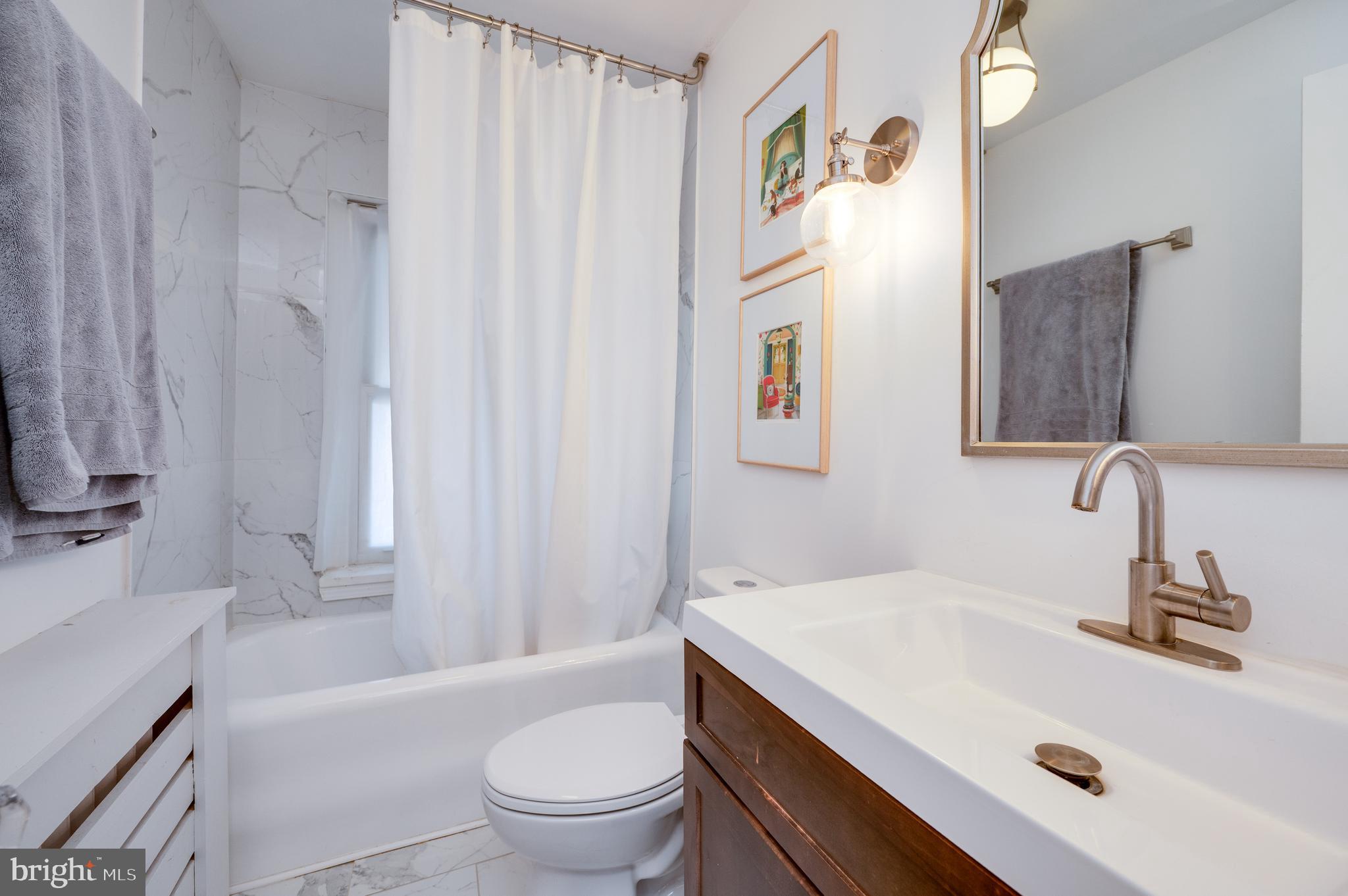 2021 Noble Street Reading, PA 19609 - Photo 40 of 54 a bathroom with a sink a toilet and a tub