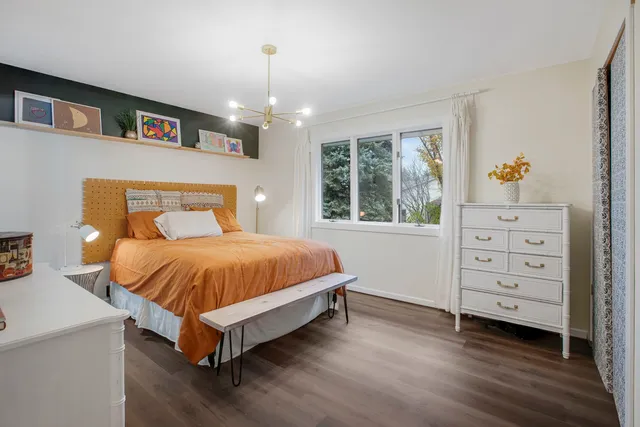 $374,900 | 814 Roger Road, Woodstock, IL 60098