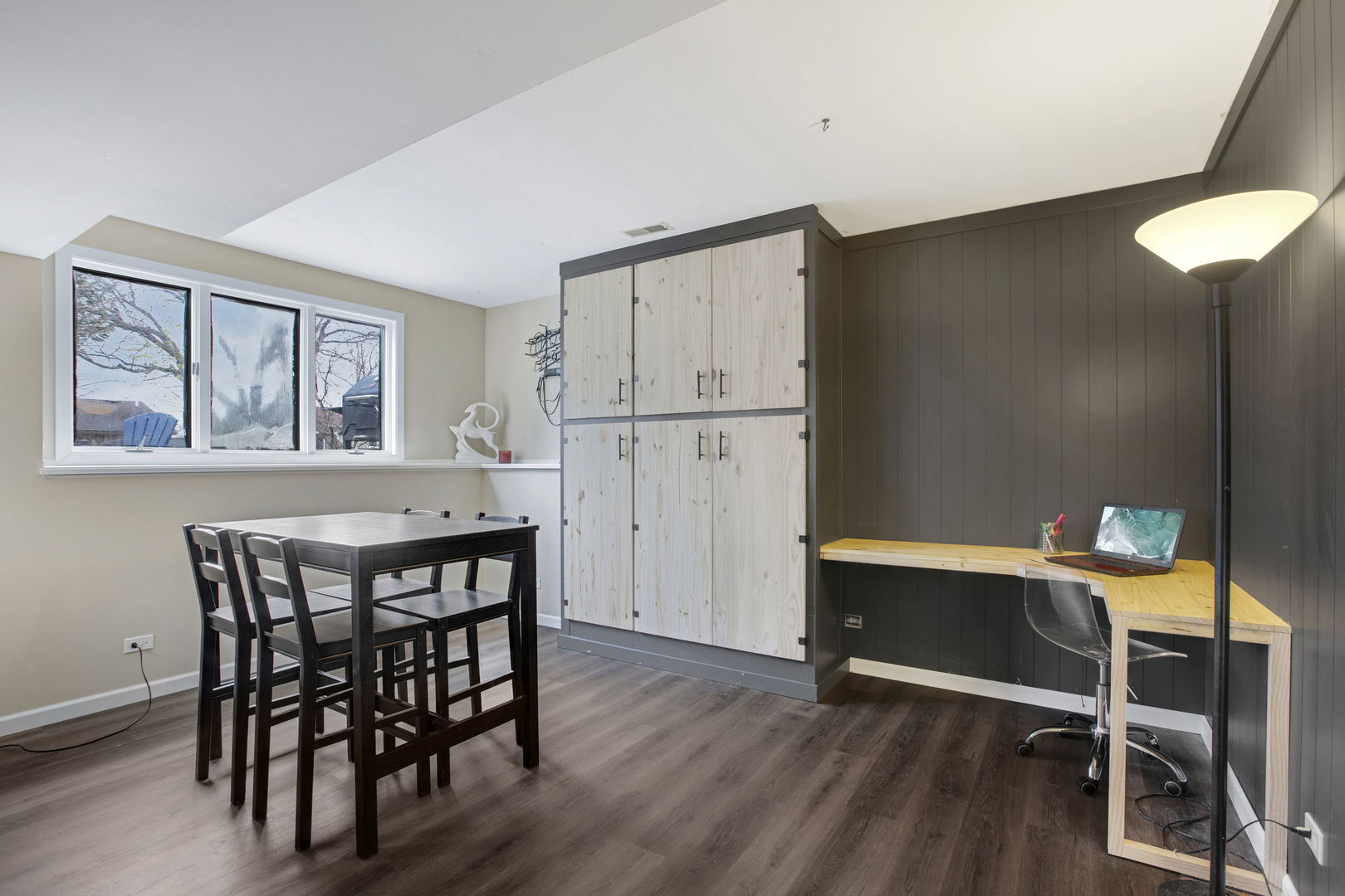 814 Roger Road Woodstock, IL 60098 - Photo 16 of 26 a dining room with furniture and window