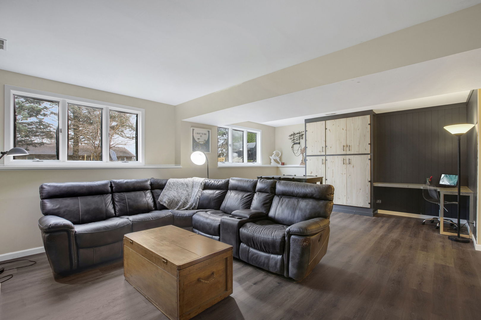 814 Roger Road Woodstock, IL 60098 - Photo 18 of 26 a living room with furniture and a window