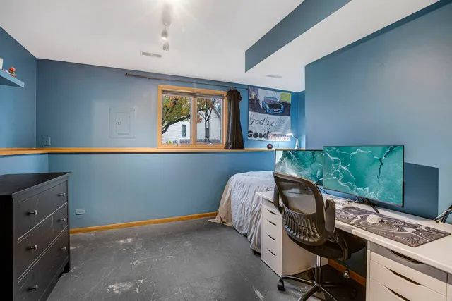 $374,900 | 814 Roger Road, Woodstock, IL 60098