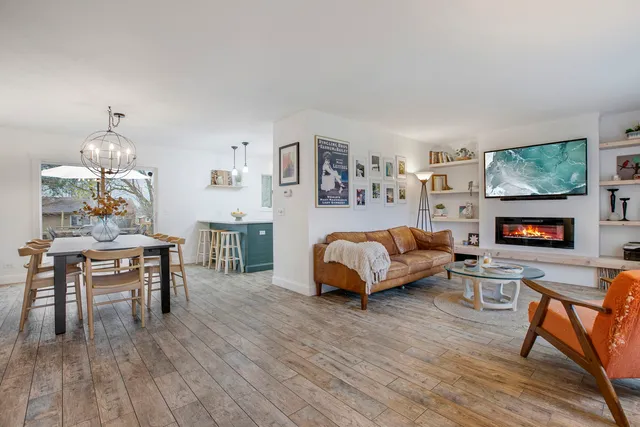 $374,900 | 814 Roger Road, Woodstock, IL 60098