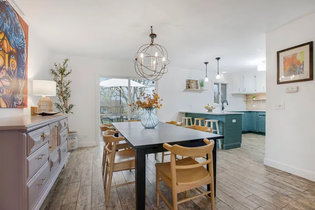 $374,900 | 814 Roger Road, Woodstock, IL 60098